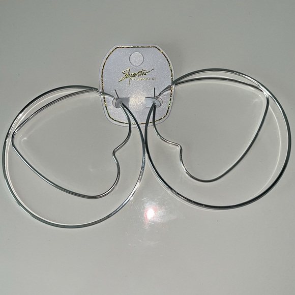 Heart shape hoop earrings - Picture 5 of 6